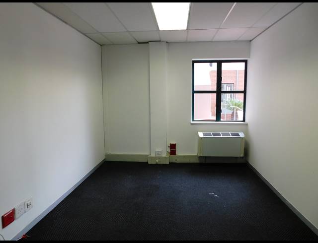 525M² OFFICE TO LET IN HYDE PARK